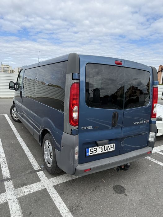 Opel Vivaro modelul lung