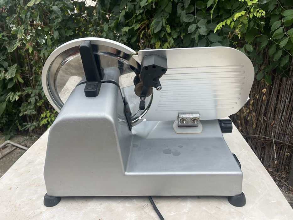 Професионална колбасорезачка