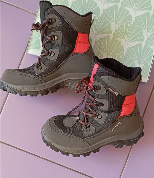 Подаряват се детски ботуши