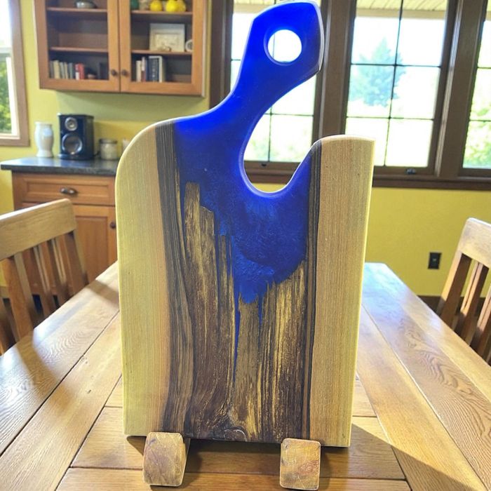 Дървени дъски за сервиране и рязане – инкрустация, смола, гравюра.