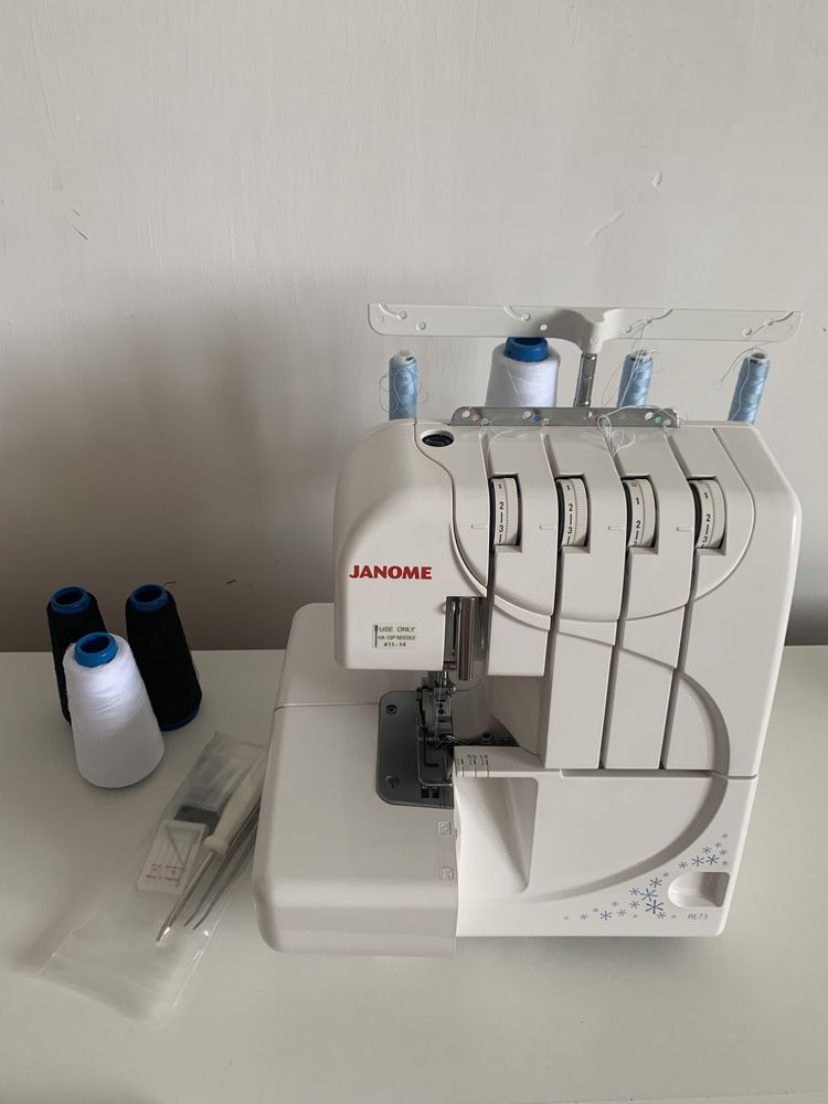 Продается оверлок Janome