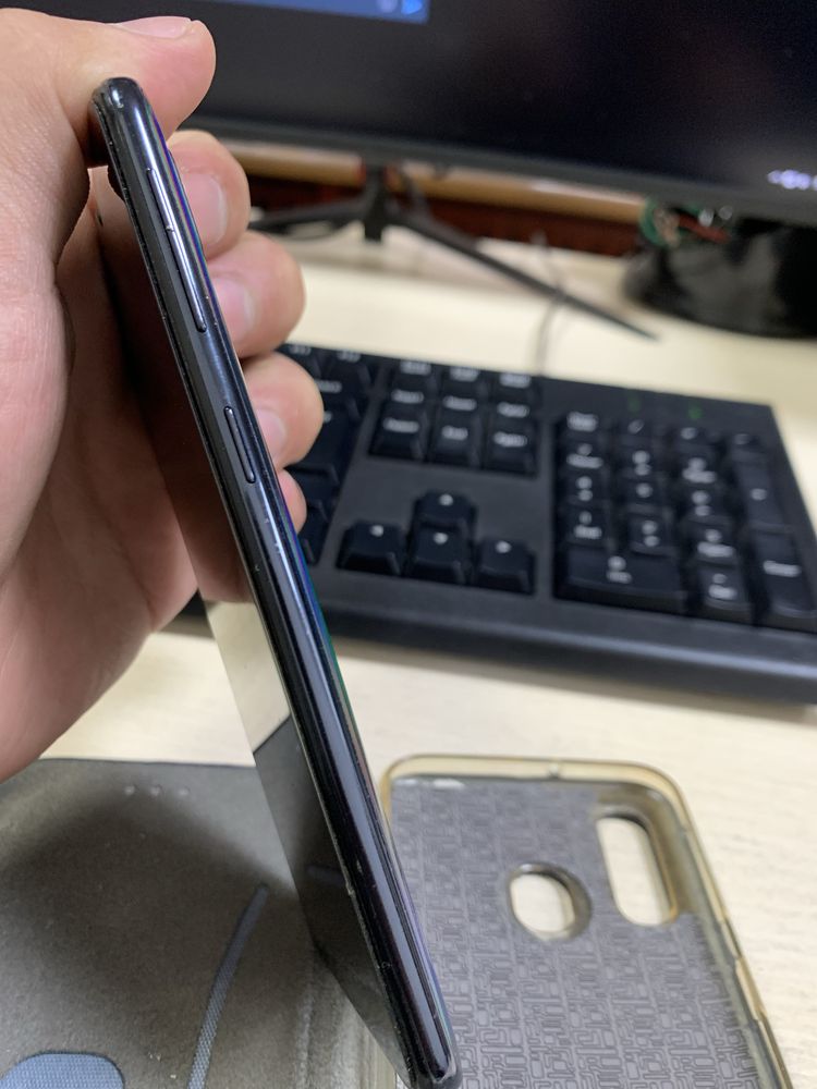 Samsung a 40 4/64gb
