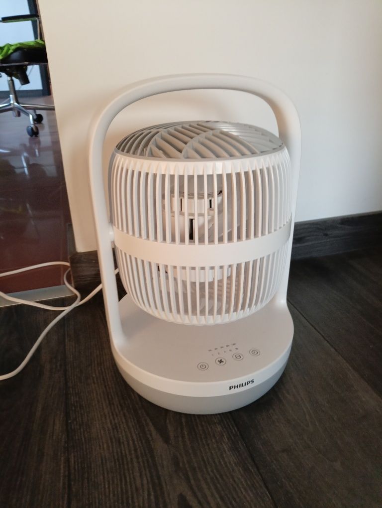 Продавам вентилатор Philips .