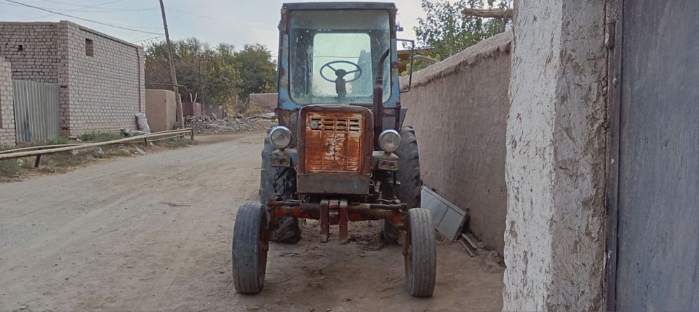 Traktor sotiladi holati yaxshi