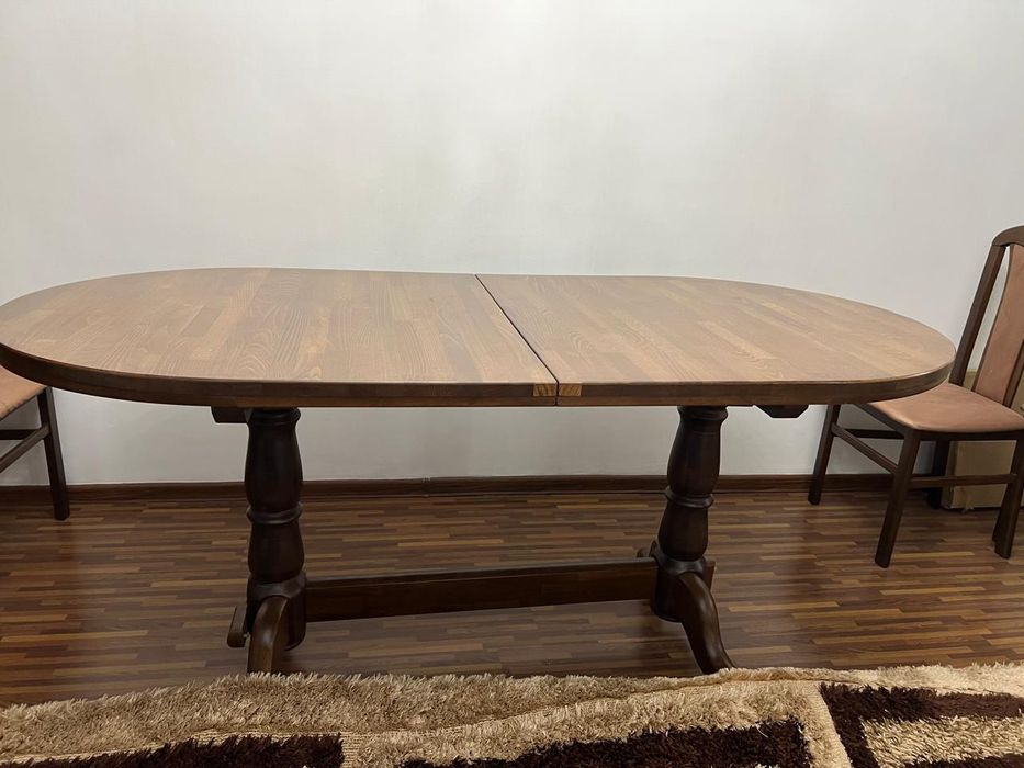 Стол зальный продам