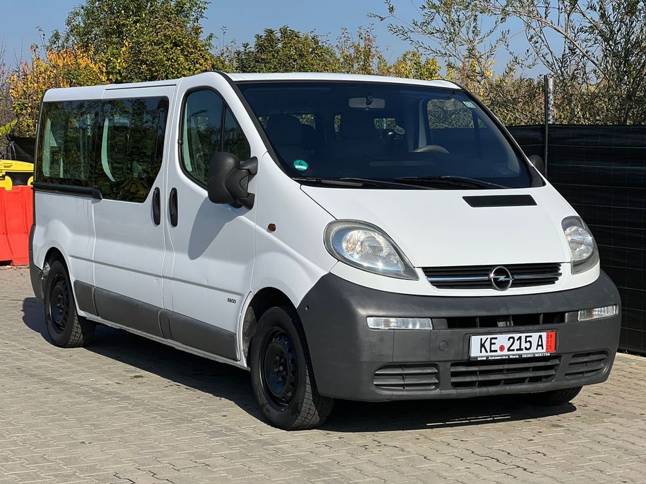 Opel Vivaro Minibus 1.9CDTi 101Cp-9Locuri-Clima-Display-Carlig-M1-