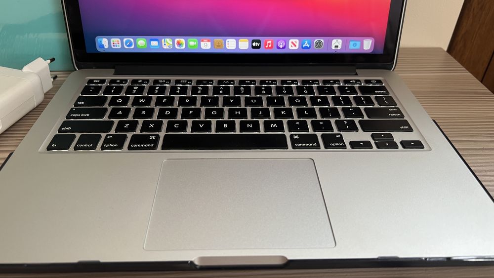 Macbook Pro 13 (2014) + Magic Mouse 2 + два кейса