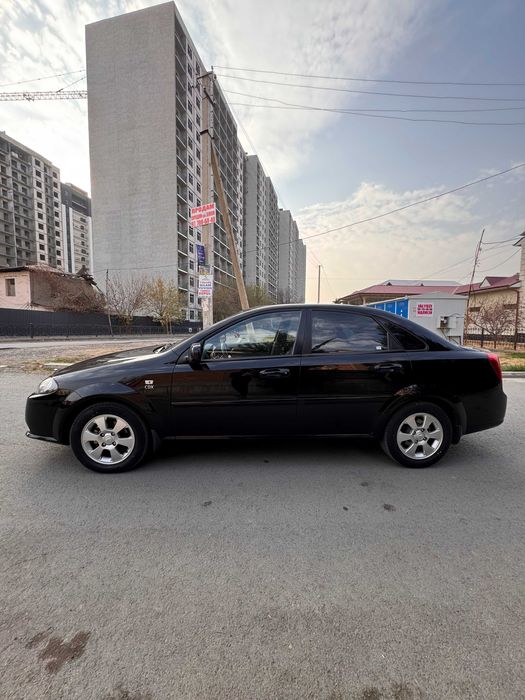 СРОЧНО! Chevrolet Gentra 2023 — qora rang, xolati zo‘r
