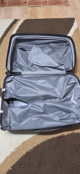 Vând troler negru mare