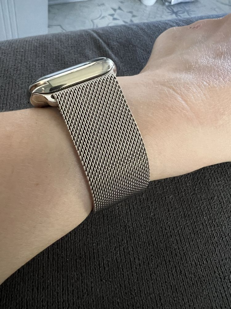 Каишка за Apple Watch 41 mm. Gold Milanese Loop
