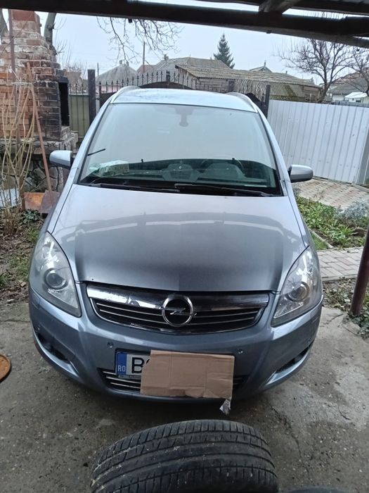 Vând Opel Zafira B 2009