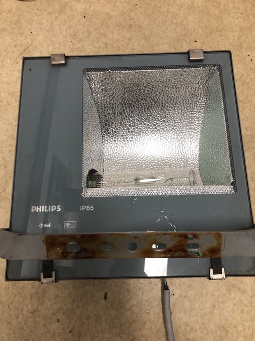 Proiectoare pentru nocturna cu becuri Philips