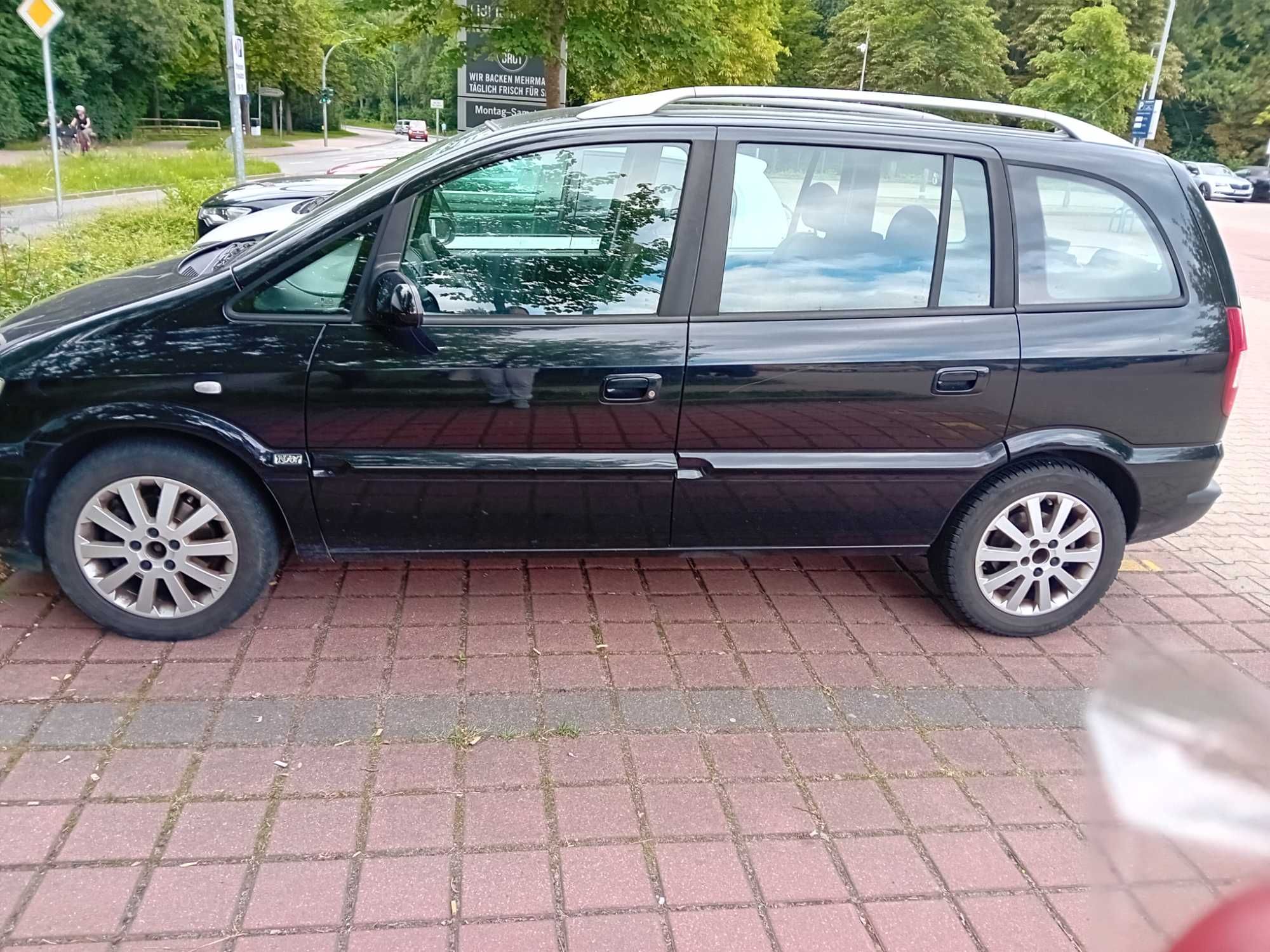 Продавам Opel Zafira 1.6