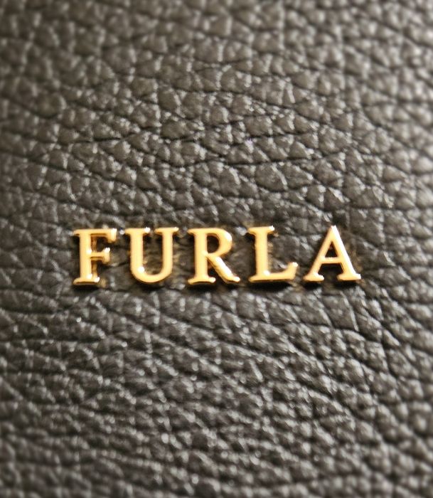 Furla Alba черна телешка кожа