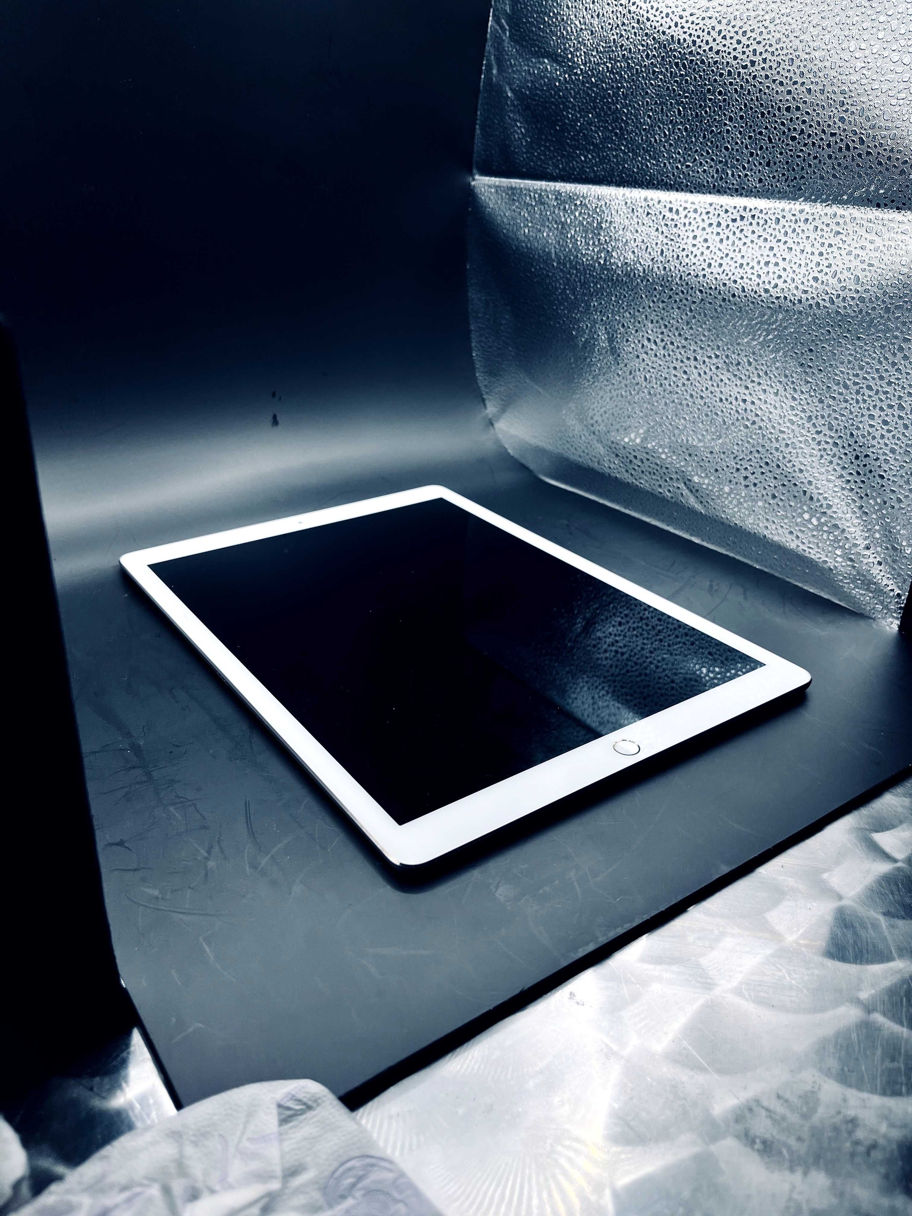Apple iPad Pro 2 Gen 12.9" A1670 64GB Mid 2108 Wi-Fi - перфектен