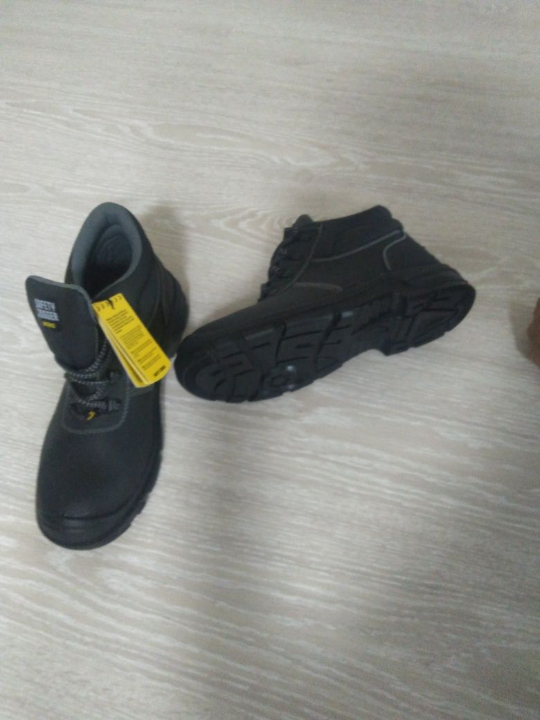 Продам летние Сэфти ботинки