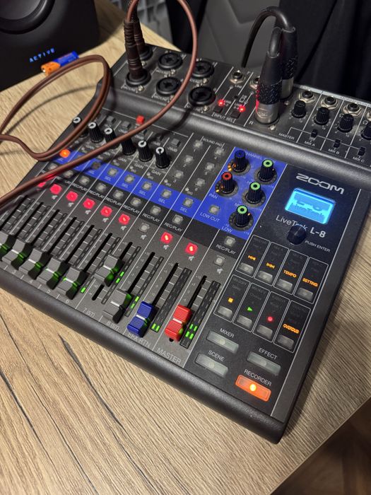 Микшер Цифровой Zoom LiveTrack L-8