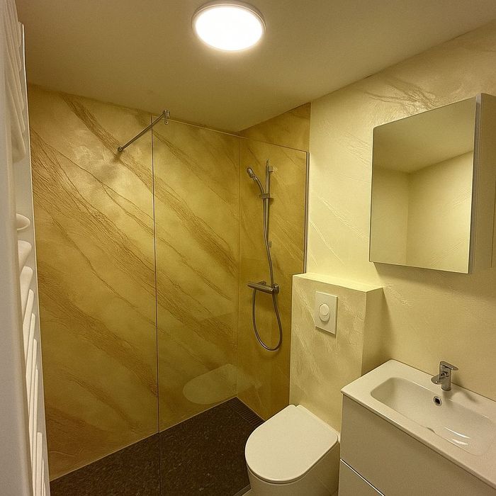 PF inchiriez garsoniera NOUA in Parc Sub Arini