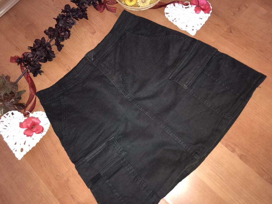 Пола с джобчета