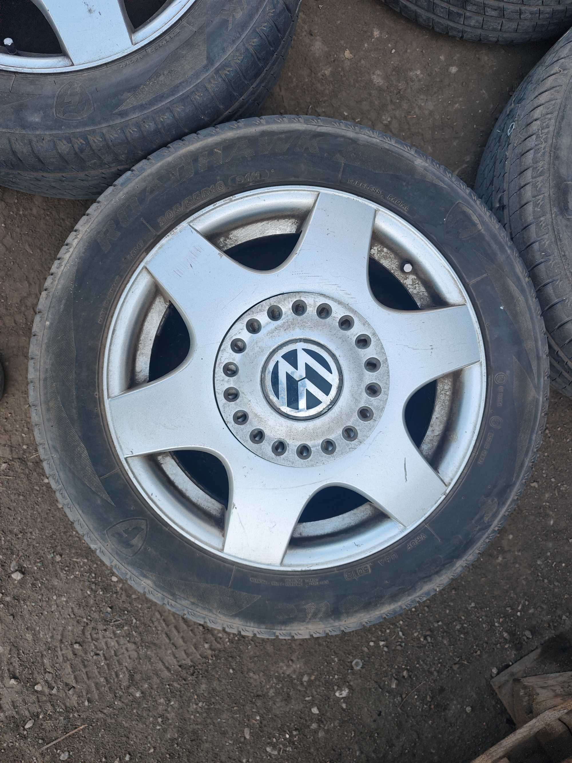 Оригинални Джанти с гуми 5x100 VW Beetle  205 55 16 цола 7мм грайфер