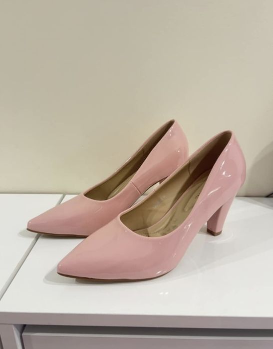 Розови обувки с дебел ток