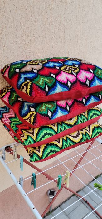 Pernițe vechi și carpete perete