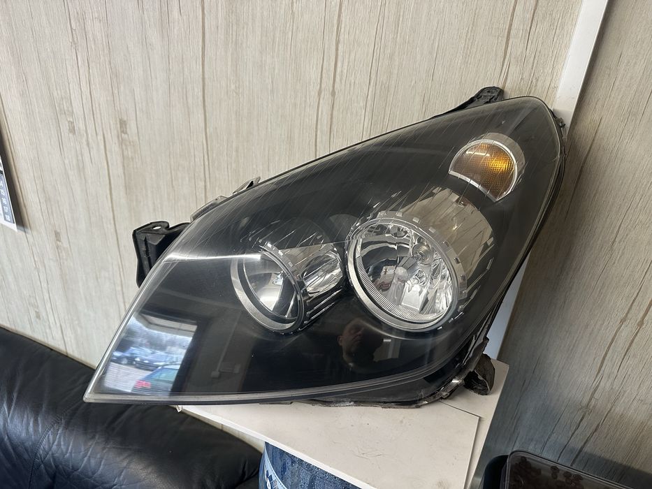 Ляв фар за Опел Астра H