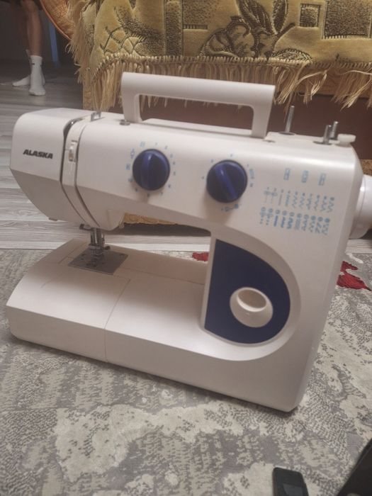 Masina de cusut  electrica cu pedala