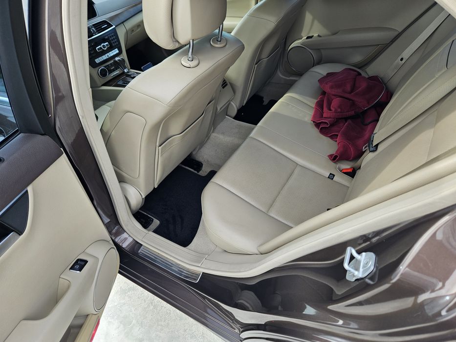 Mercedes w204 PRET 9200 EURO!!!