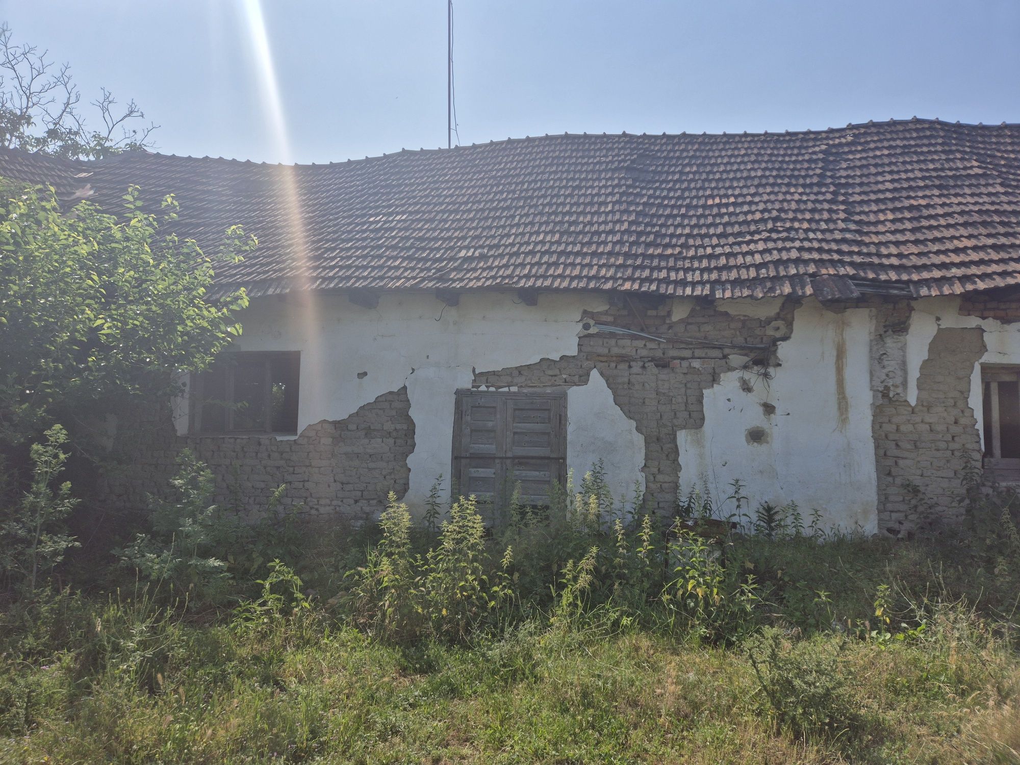 Vand magazie si garaj pret negociabil