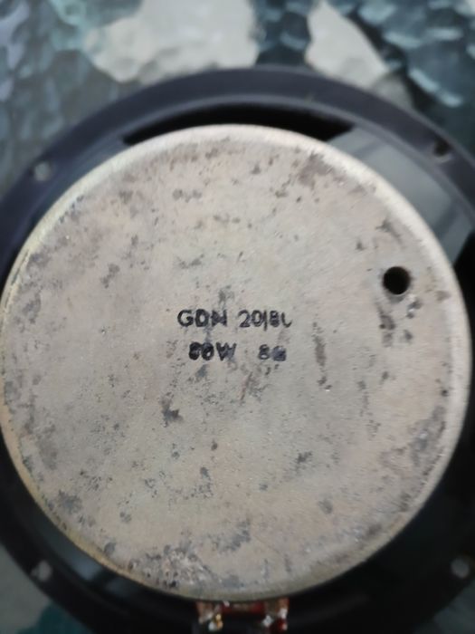 Продавам басови говорители