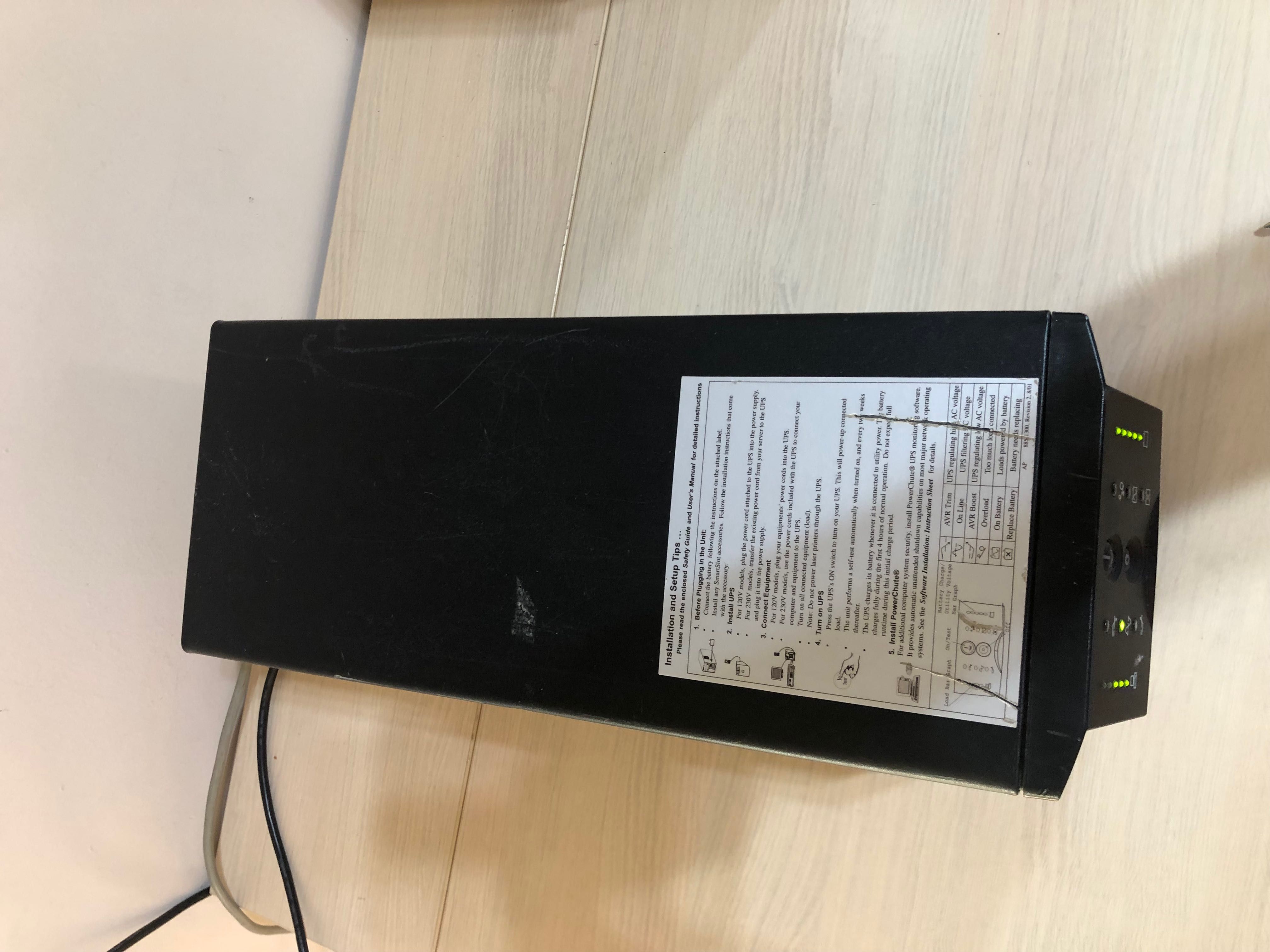 APC Smart-UPS 1000VA USB Serial Port 230V AVR unda sinusoida pura