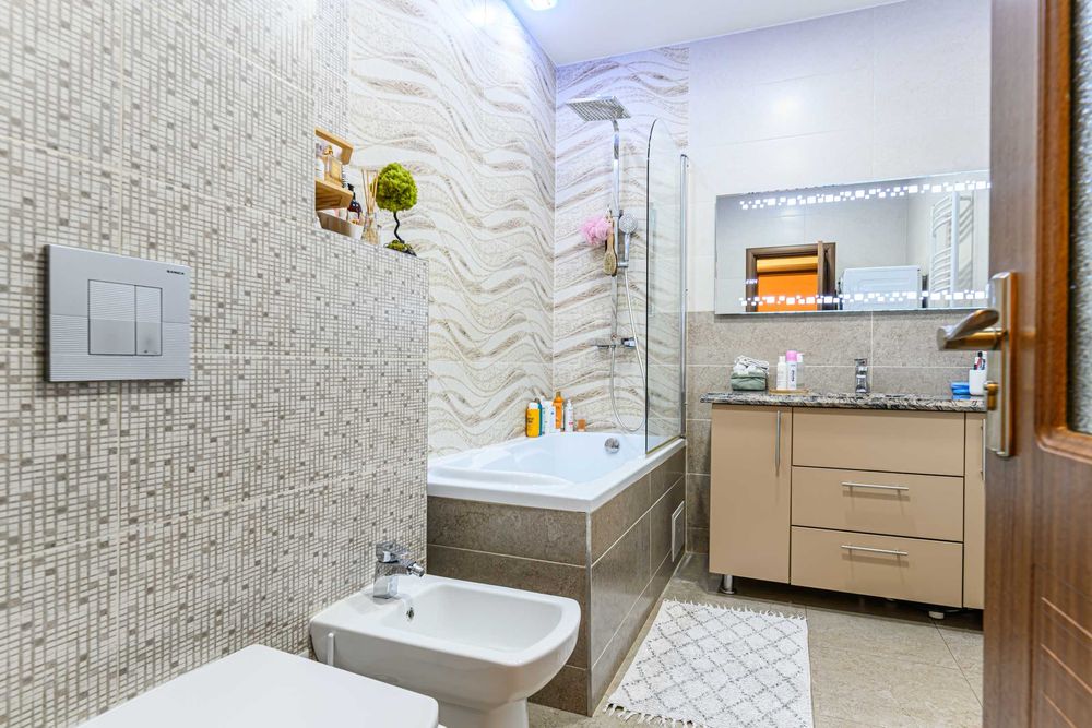 VANZARE : Apartament 3 camere 86 m2, ISARAN + parcare