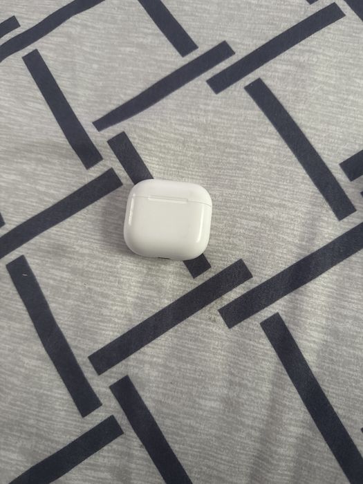 Airpods 4 aproape noi