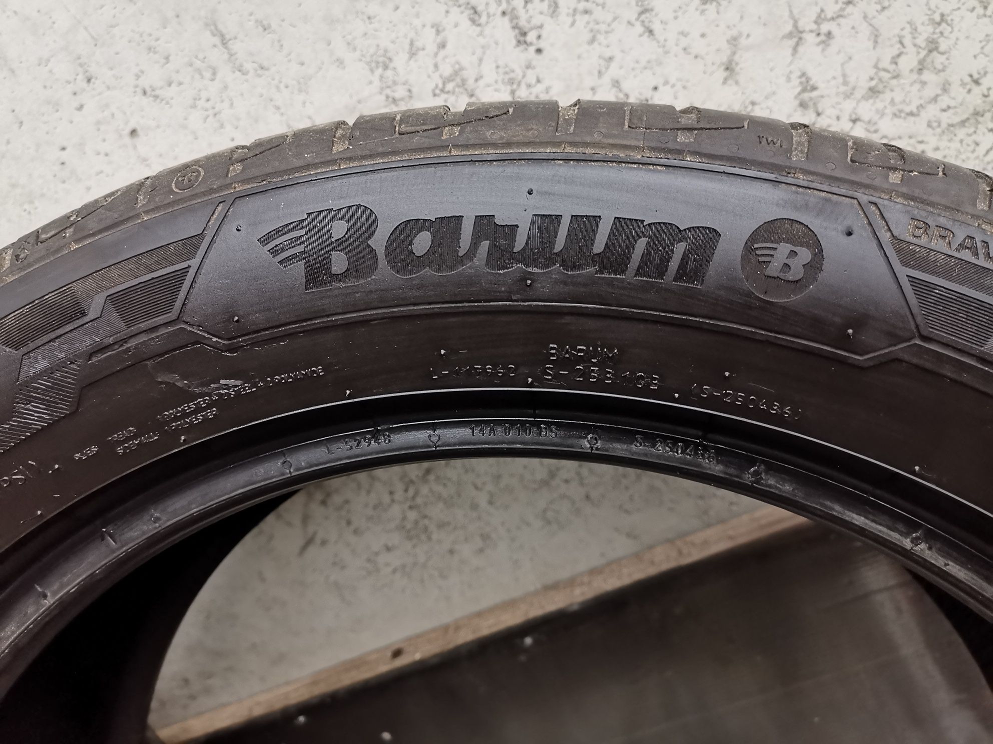 235/50/18 2*Barum vara 101y dot 1121.  5,26mm