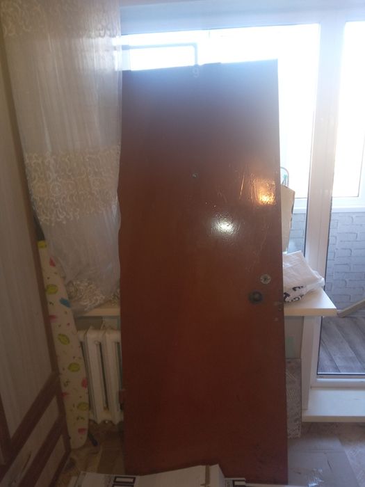Продам железную дверь