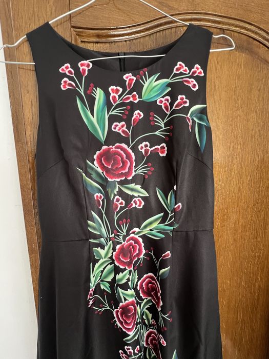 Rochie superbă cu flori imprimate
