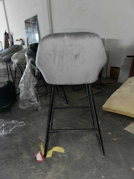 Барные стулья серого цвета