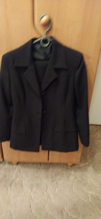 Vând costume dama