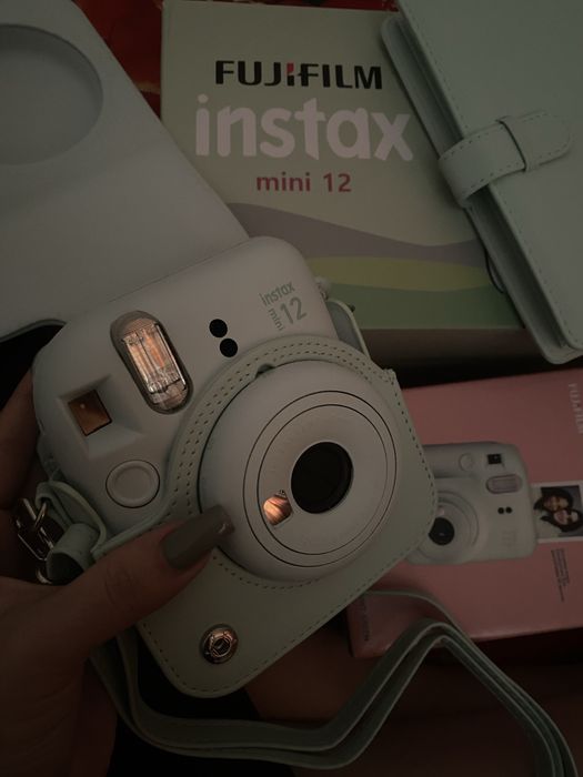 Instax Mini 12 зелёный, отличное состояние