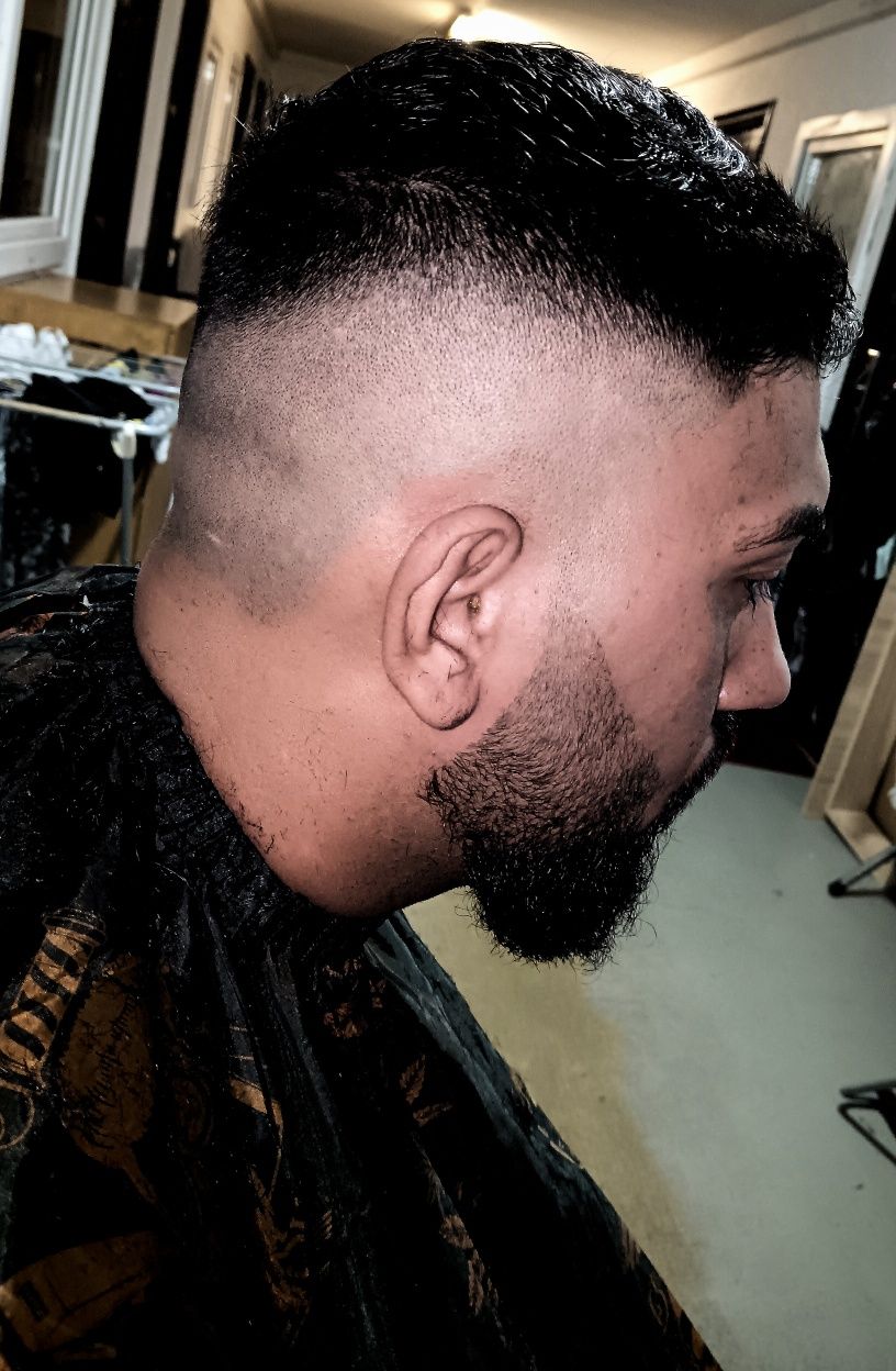 Buna ziua tund la domiciliu contur barba model normal ce trebuie.