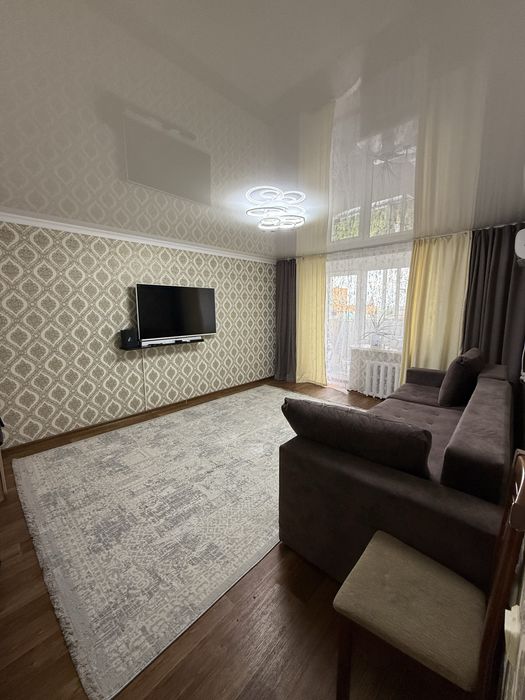 Продам 4 комнатную квартиру в центре