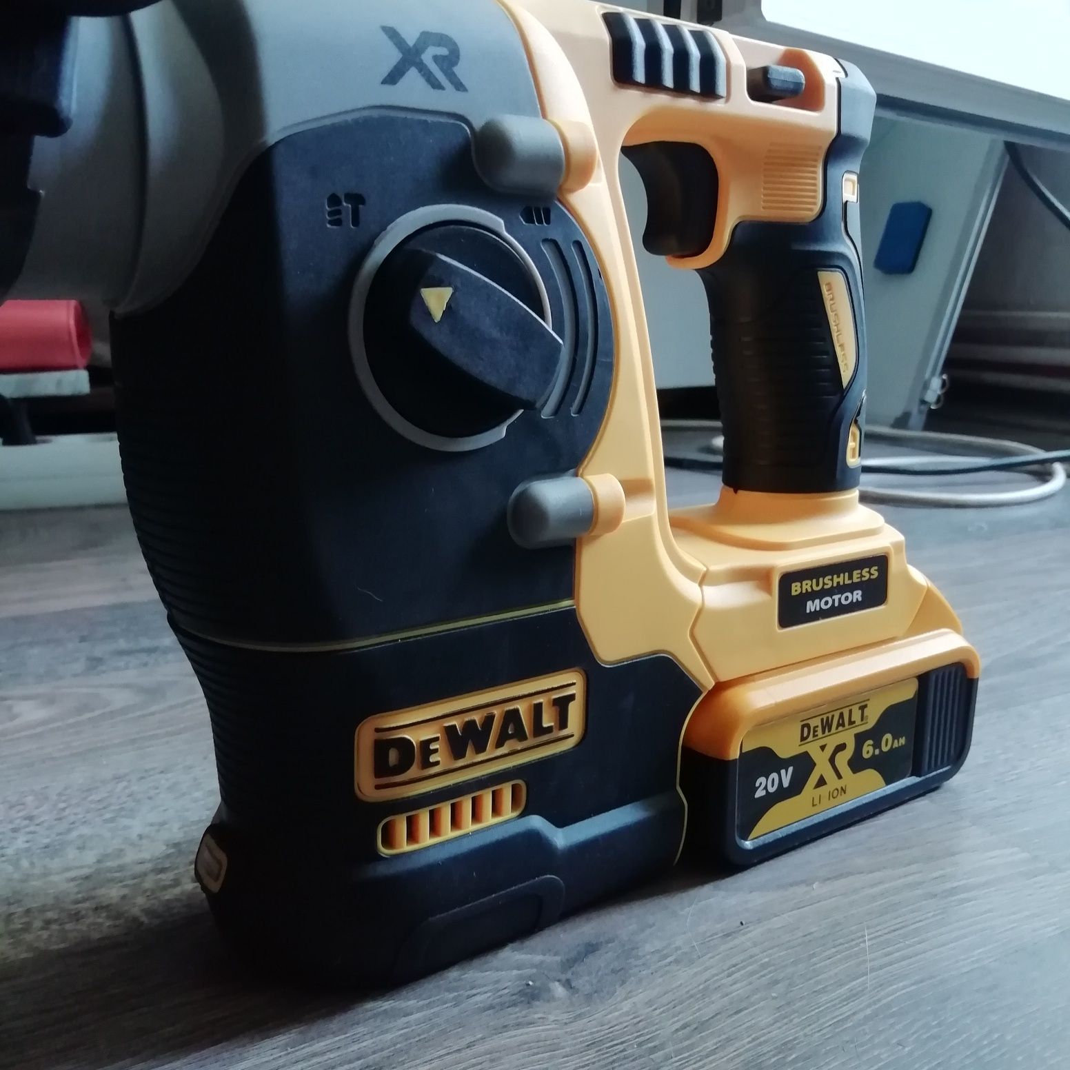 Ciocan rotopercutor DEWALT