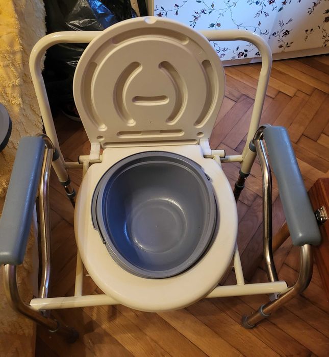 Scaun WC pentru varstnici, stare impecabila