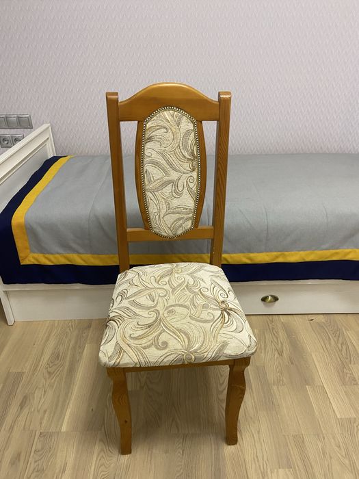 Продам 12 стульев