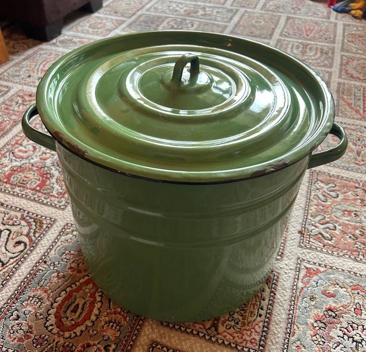 Кастрюли домашние. Эмалированная и алюминиевая