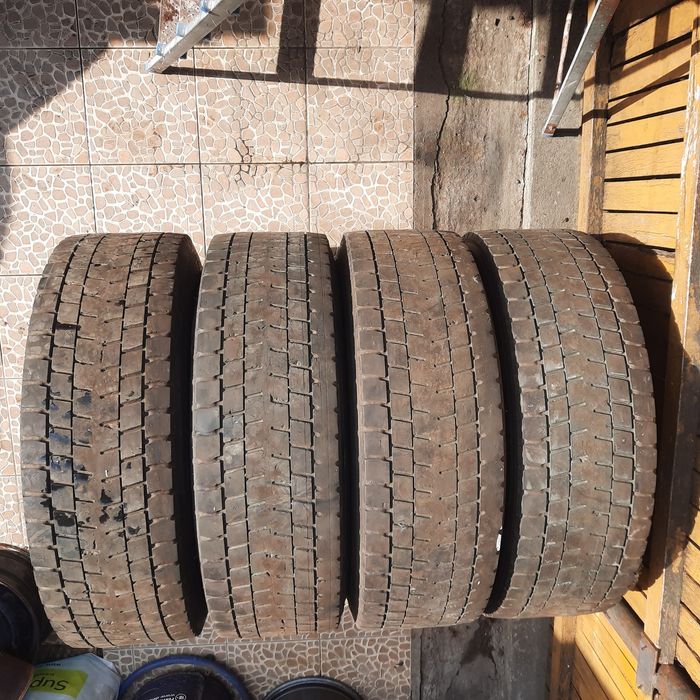 Vand 4 anvelope motrica 315 70 22.5 cu jante Alcoa