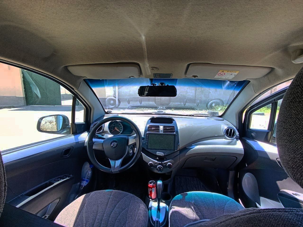 Спарк автомобиль мокрый асфальт автомат