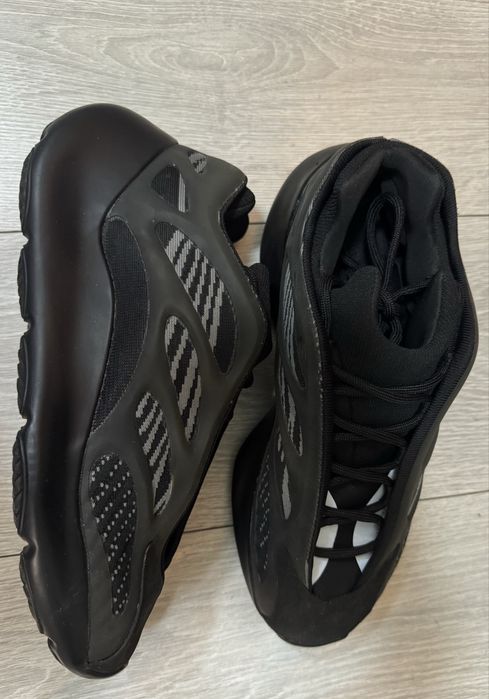 ⸻  Продаю новые мужские кроссовки Adidas