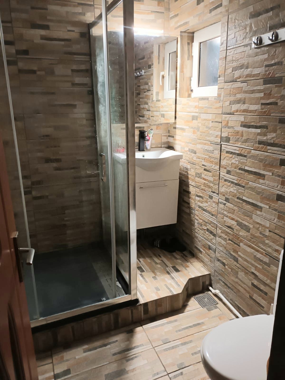 Vând apartament cu 3 camere decomandat